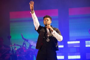 Usher Expecting New Baby With Girlfriend Jenn Goicoechea