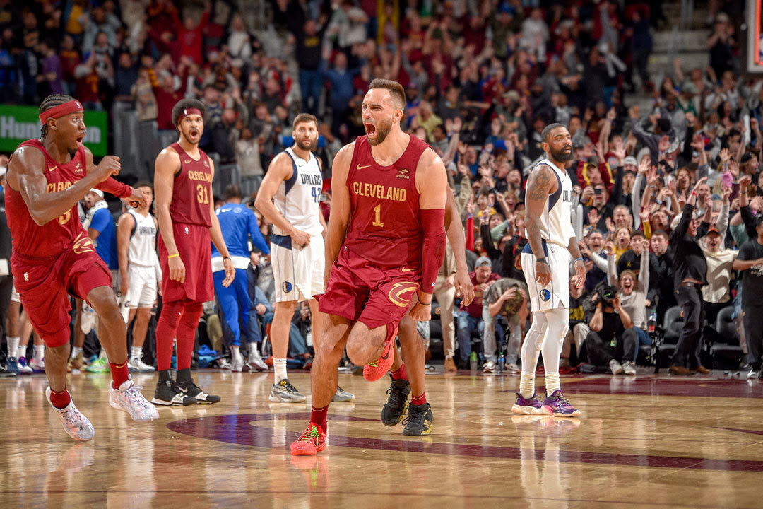 Max Strus Hits Halfcourt Buzzer Beater to Lead Cavs Over Mavs
