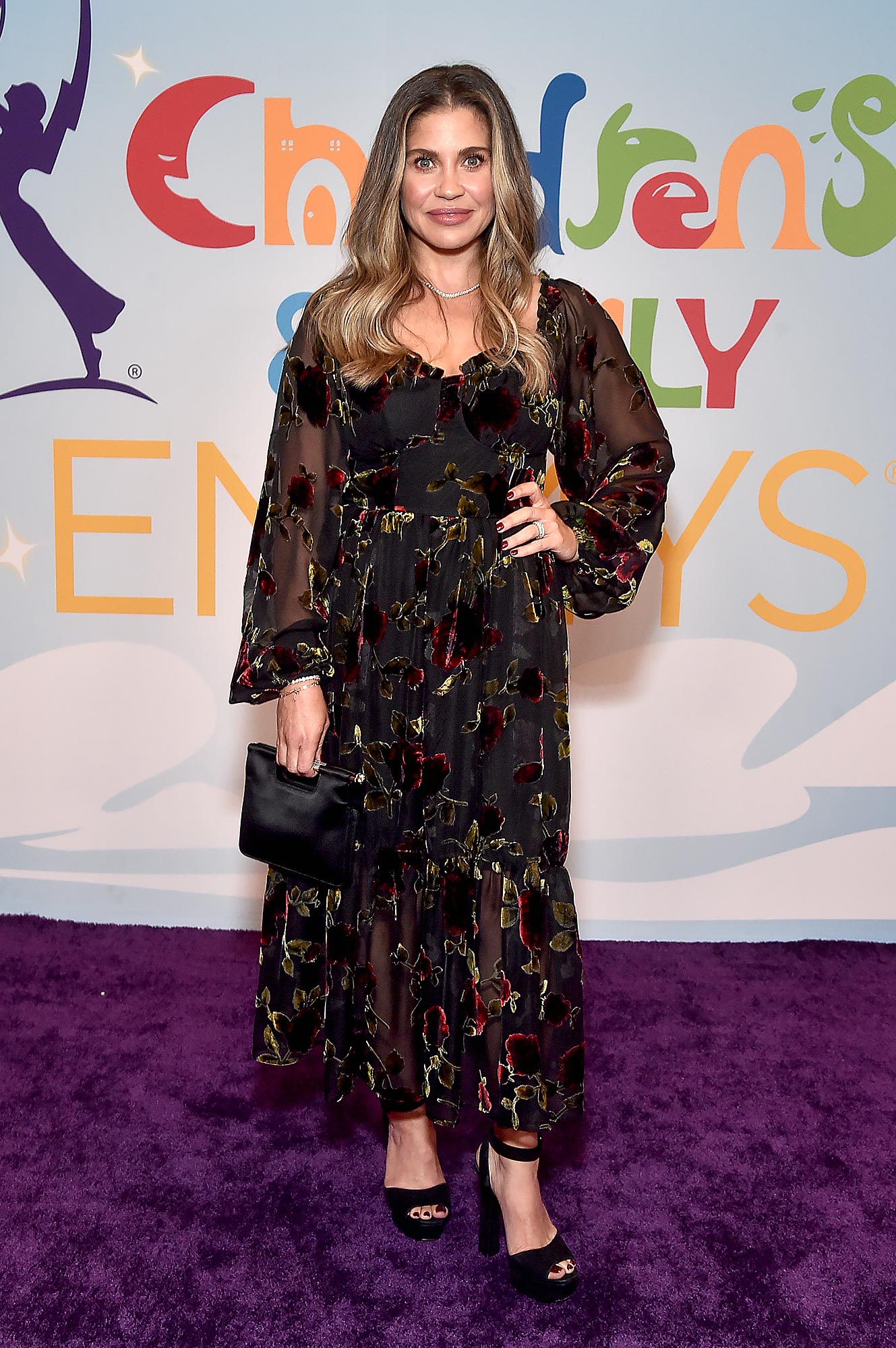 Danielle Fishel Details Successful Surgery After Breast Cancer Diagnosis Its Out of My Body