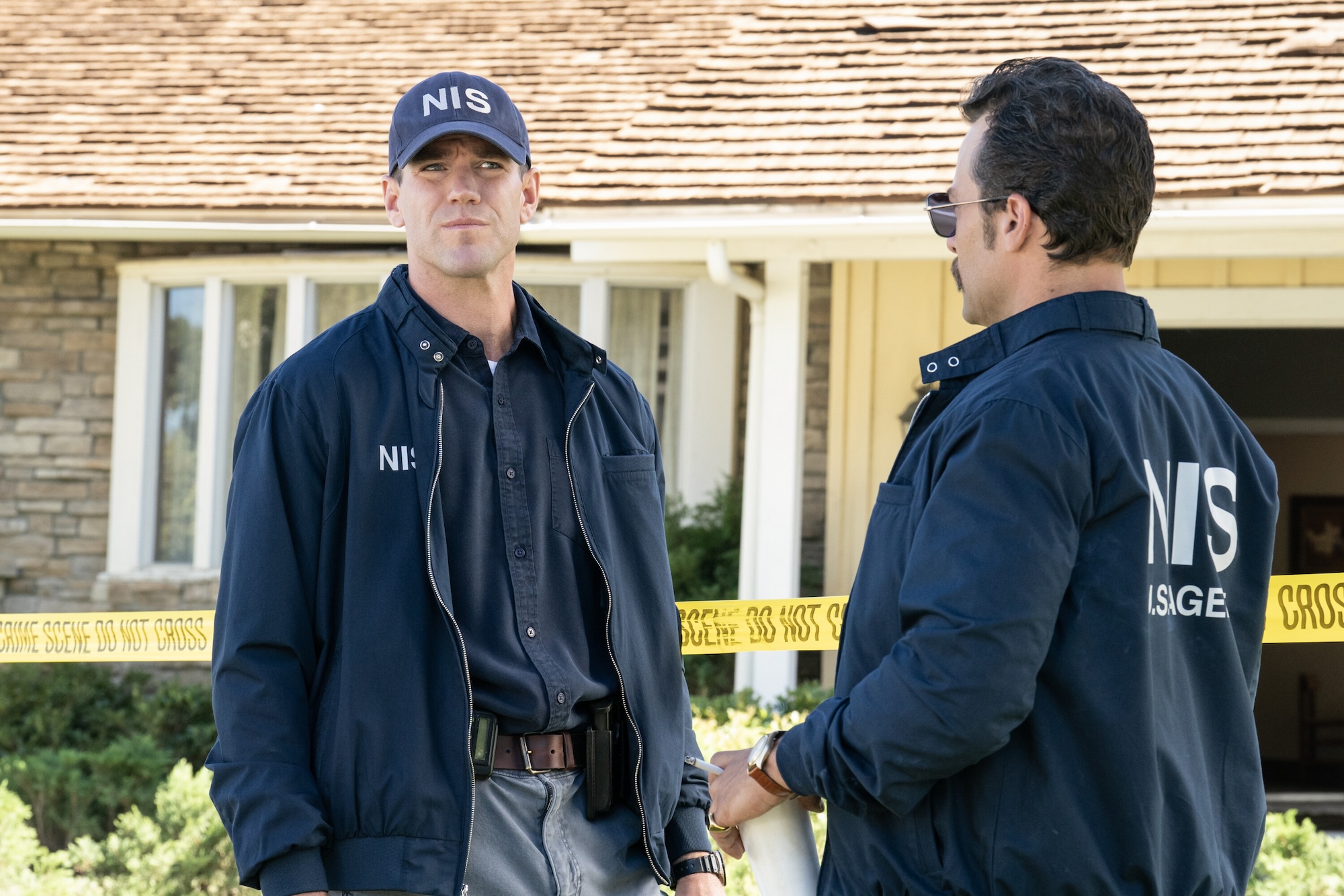 NCIS Austin Stowell Says He s Single But in a Relationship with a TV Show as He Takes on Young Gibbs Role