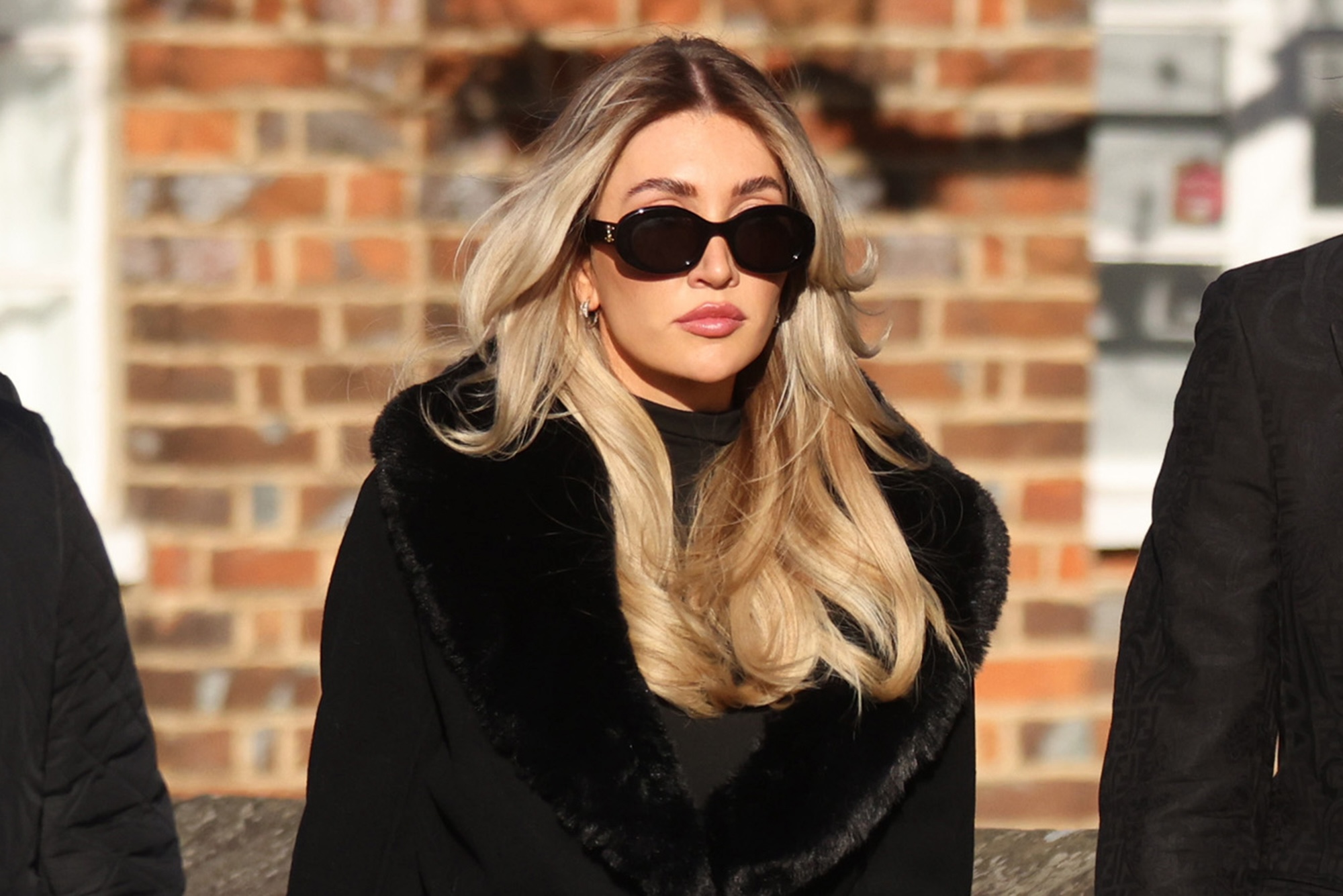 Liam Payne's Grieving Girlfriend Cries in 1st Sighting Since His Funeral