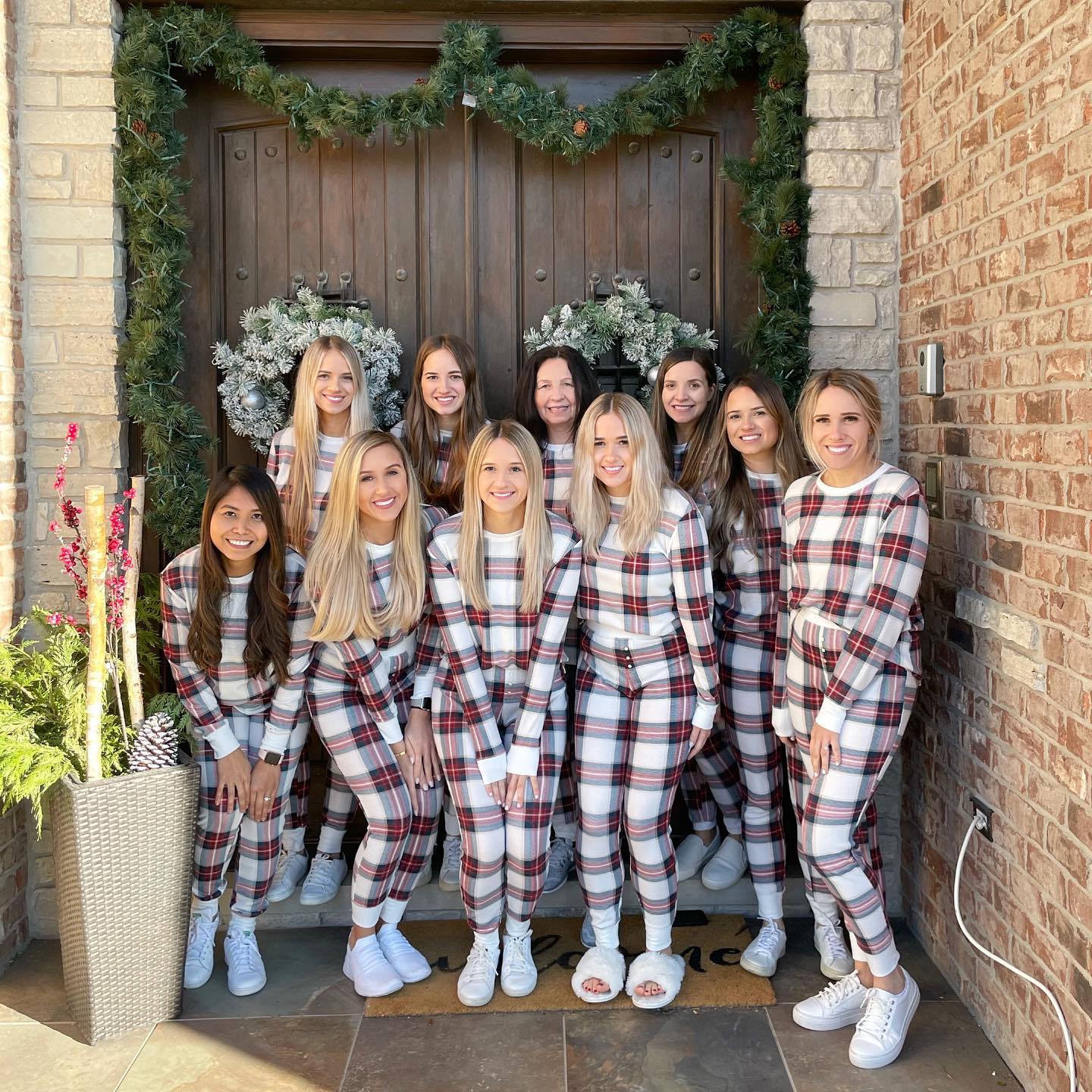 The Bachelor Season 29 Contestant Dina Lupancu s Family Guide