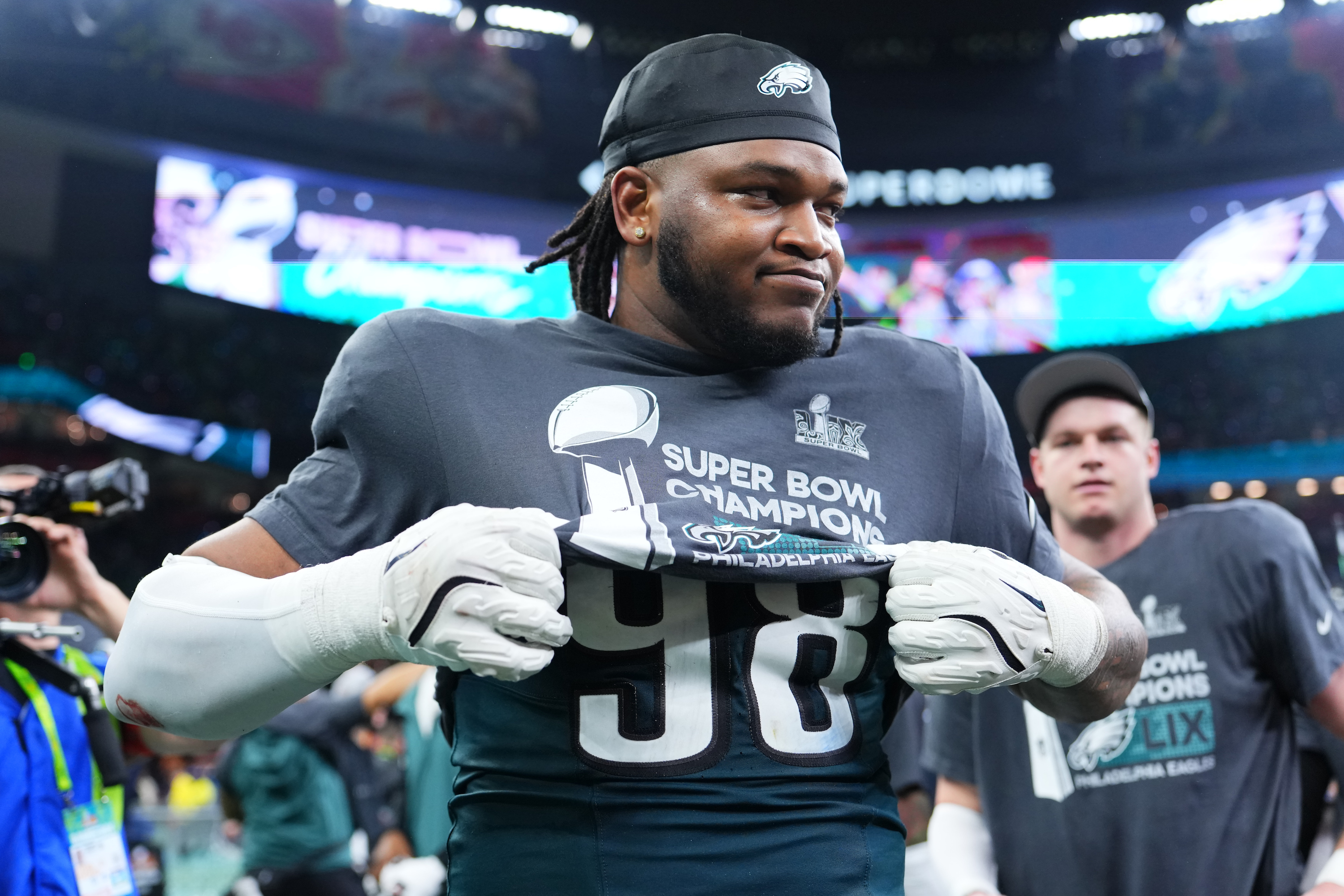 GettyImages-2198065711Jason-Kelce-Has-NSFW-Reaction-to-NFL-Star-Jalen-Carters-Spitting-Act.jpg