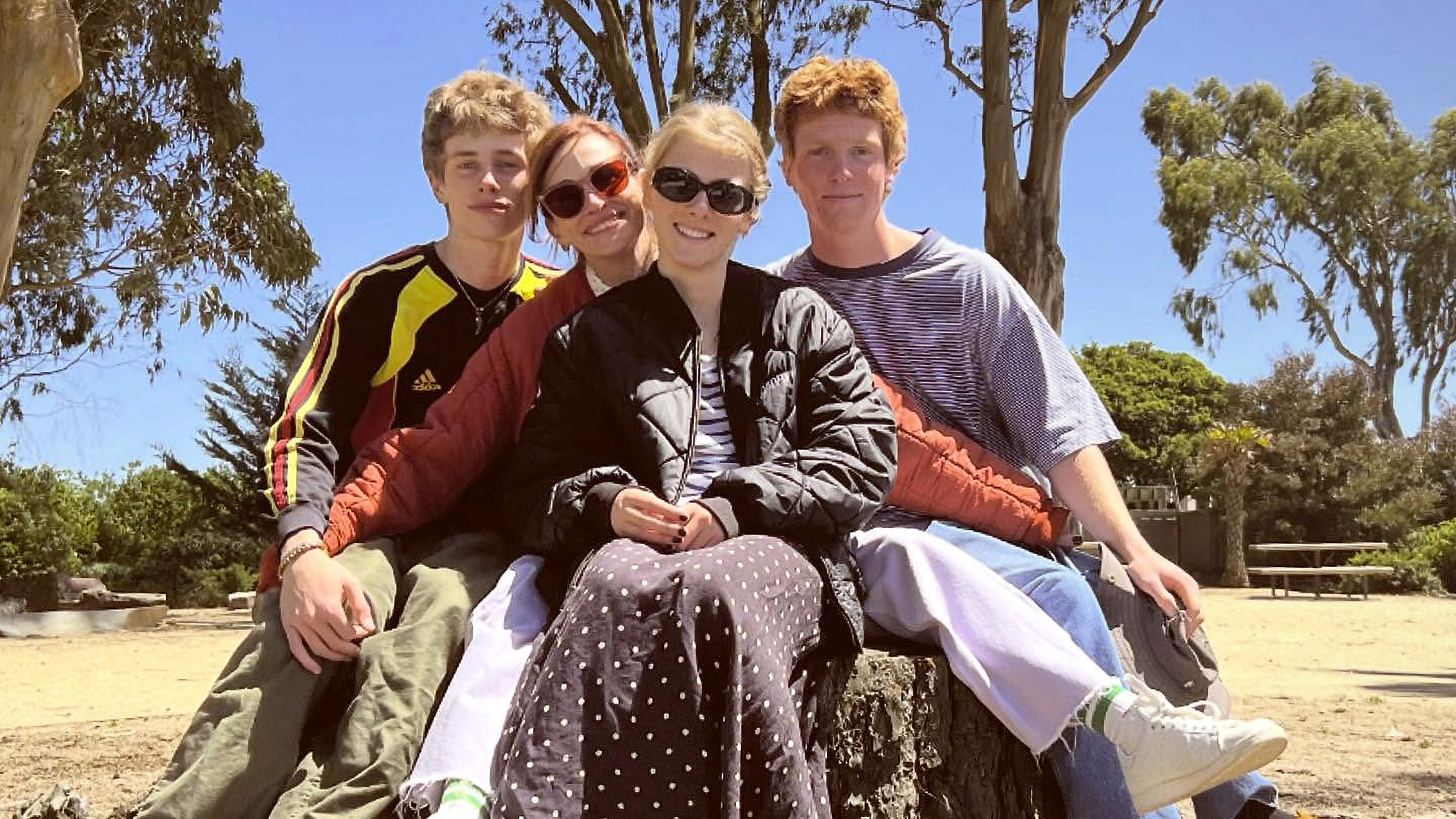 Julia Roberts Poses in Rare Photo with Her and Daniel Moder s 3 Kids