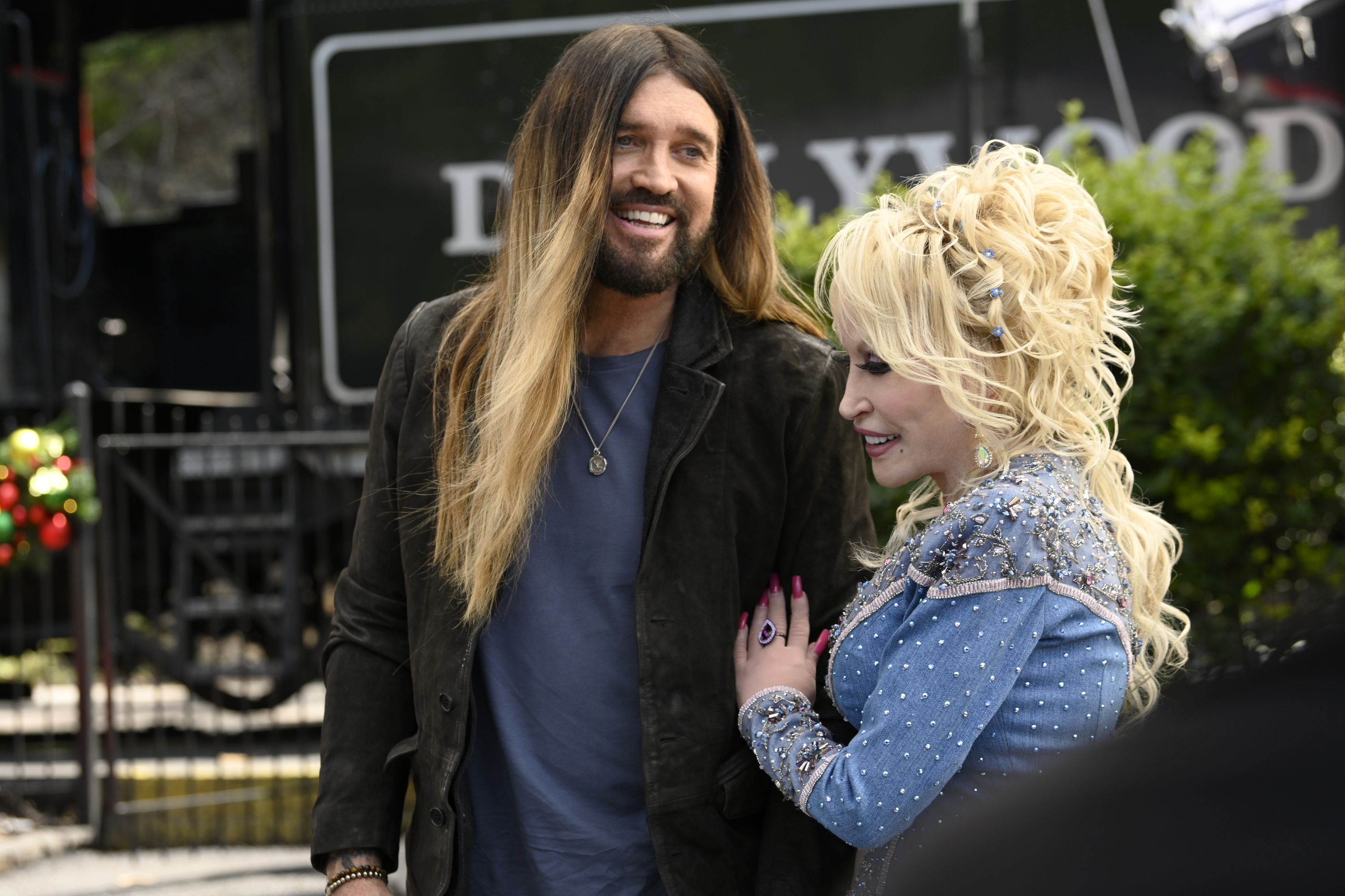 GettyImages-1245215833Billy-Ray-Cyrus-Recalls-Dolly-Partons-Sweet-Gesture-After-His-Mom-Died.jpg