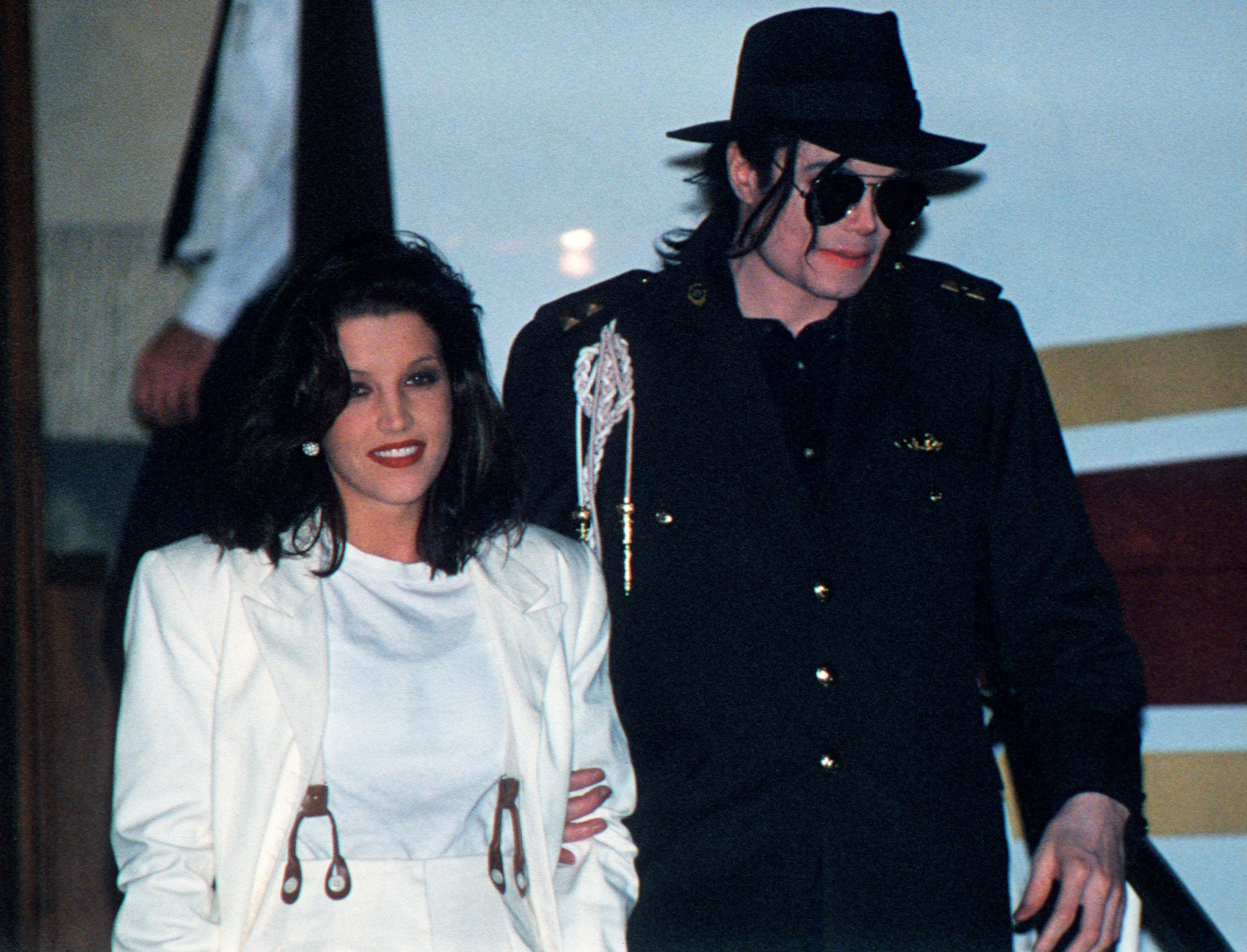 GettyImages-102678715-Roseanne-Barr-Says-Michael-Jackson-Was-Lisa-Maries-Best-Sex.jpg